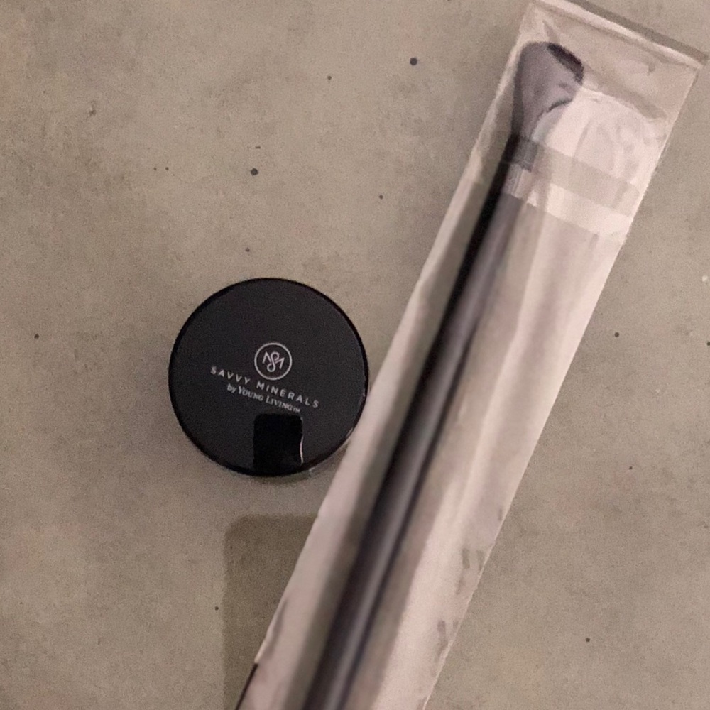 High Quality Eyeshadow & Blending Brush!